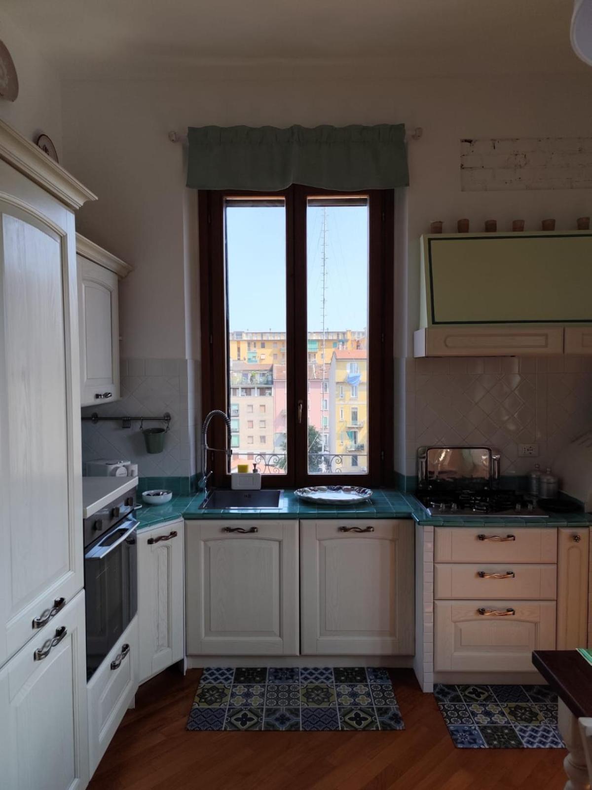 Alice's Apartment *